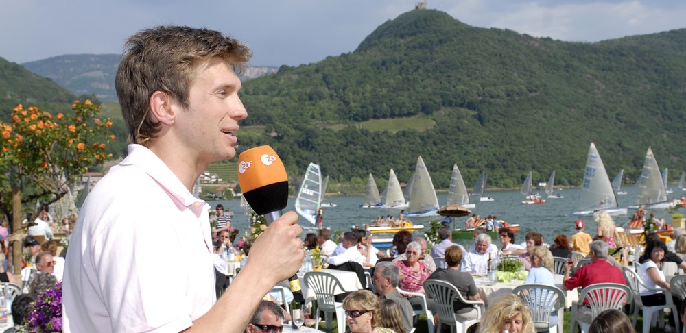 Moritz Küffner als Moderator der ZDF-Frühlingsshow in Kaltern